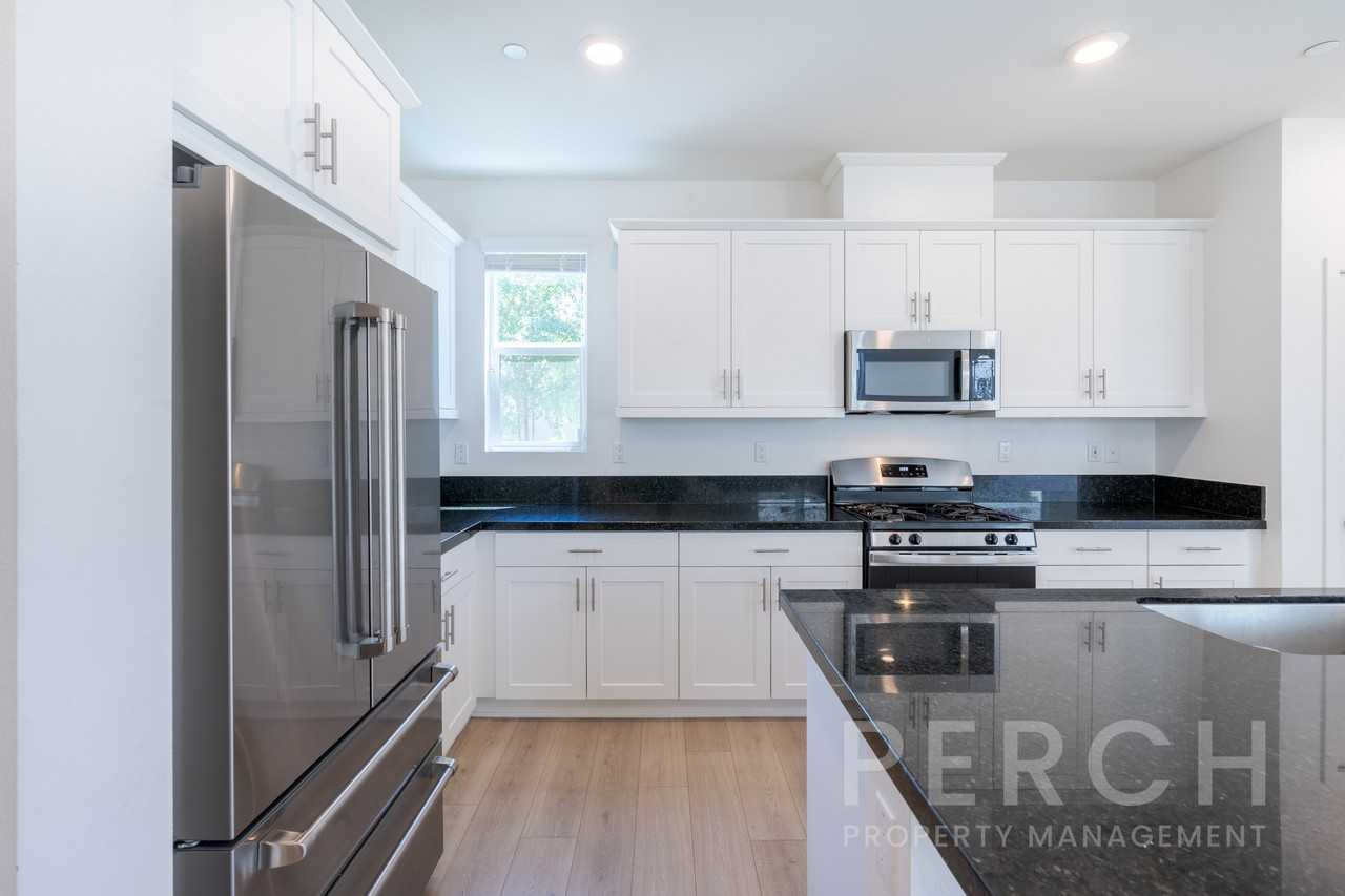 24473 Sonieta Ct #1 - Photo 5 of 39
