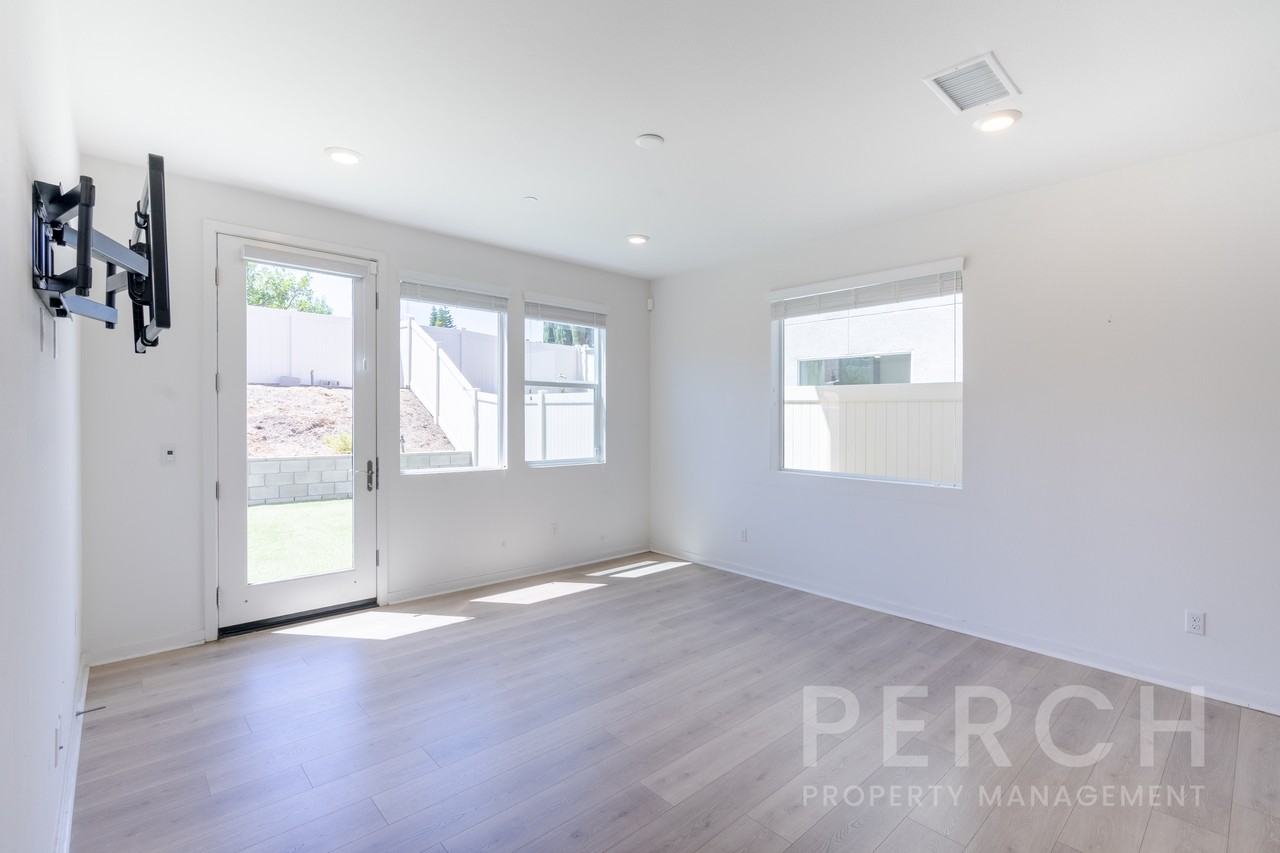 24473 Sonieta Ct #1 - Photo 7 of 39