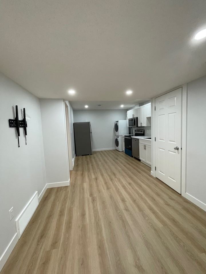 15622 18 Ave Sw - Photo 3 of 14