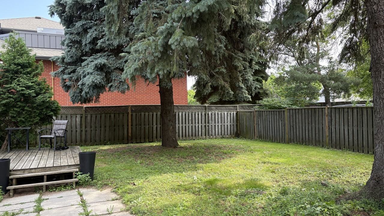 110 Wilson St W - Photo 3 of 33