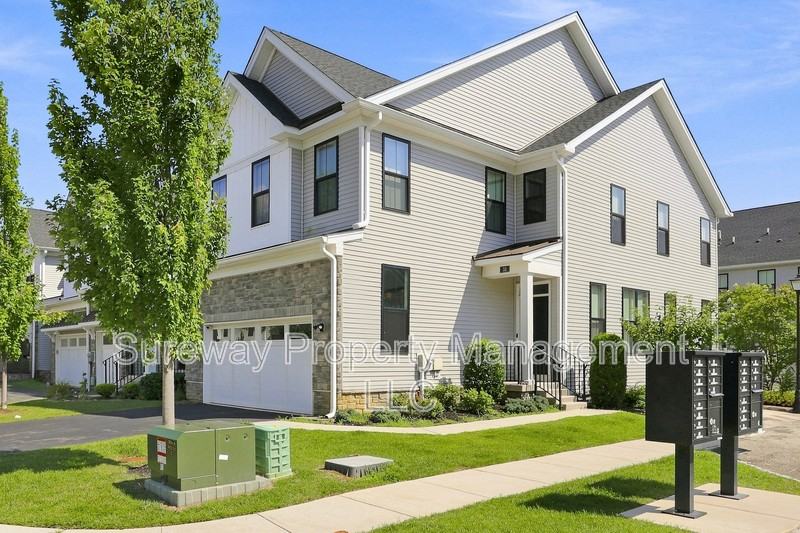 33 Clover Ln - Photo 2 of 24