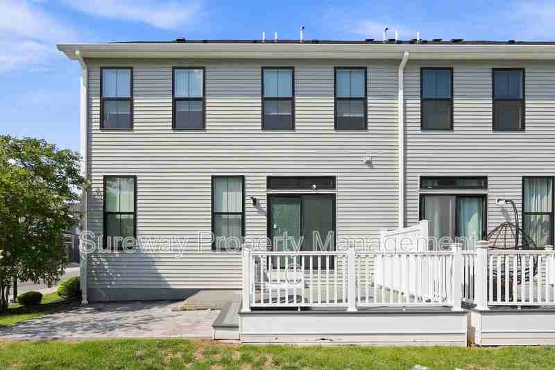 33 Clover Ln - Photo 3 of 24