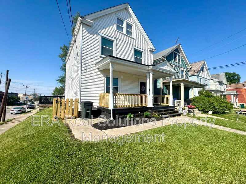 1600 Brewster Ave - Photo 2 of 29