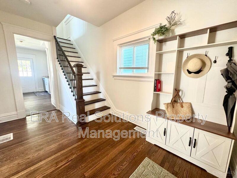 1600 Brewster Ave - Photo 4 of 29