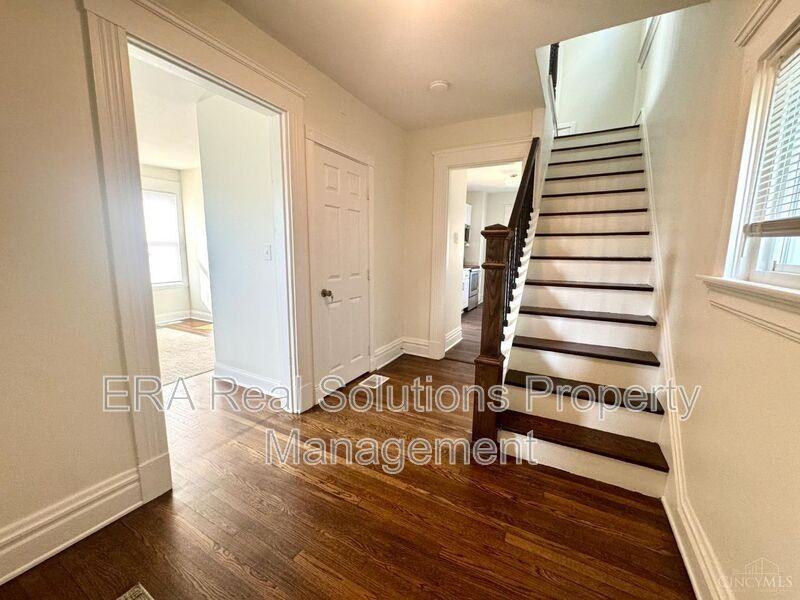1600 Brewster Ave - Photo 5 of 29