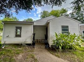 featured image of 734 W 74th St