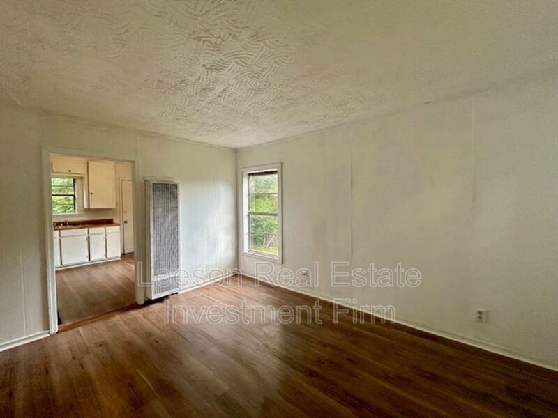 734 W 74th St - Photo 3 of 14
