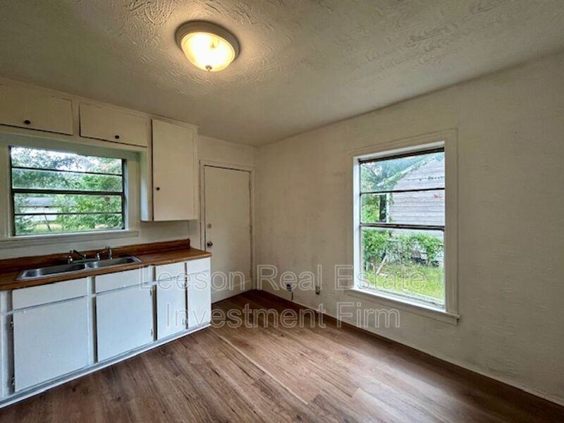 734 W 74th St - Photo 5 of 14