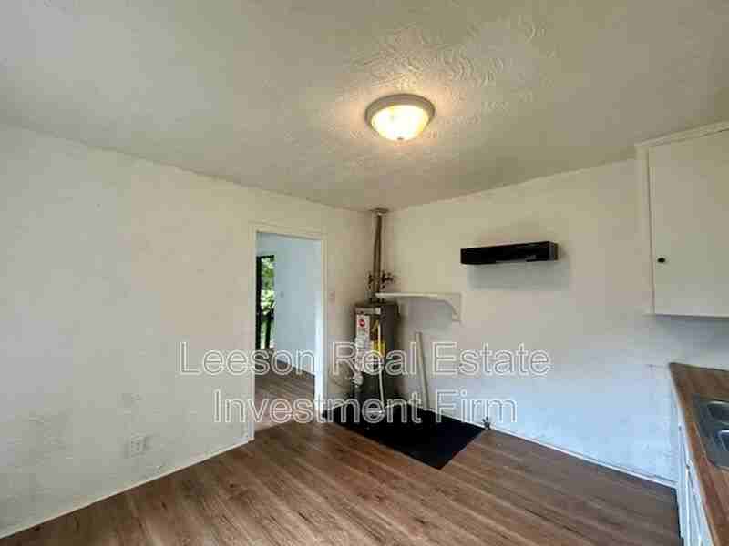 734 W 74th St - Photo 6 of 14