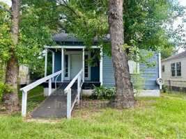 featured image of 318 W 68th St