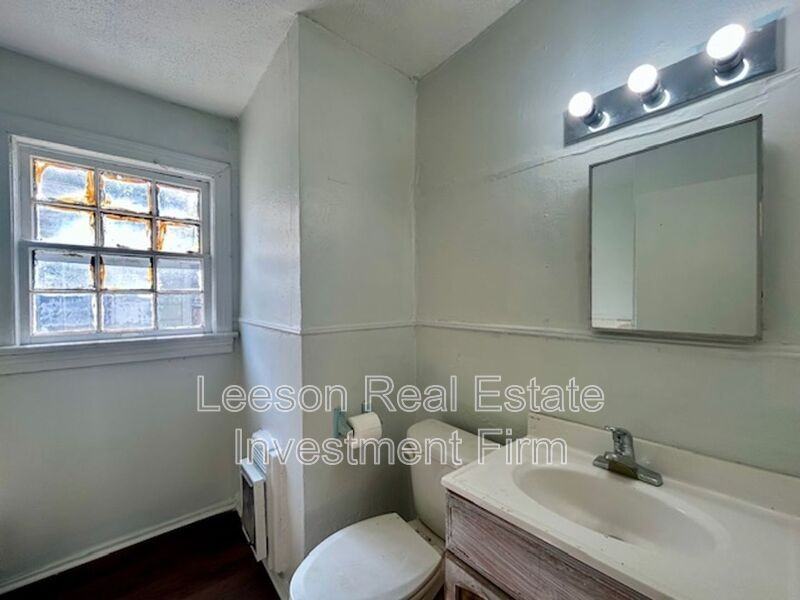 318 W 68th St - Photo 5 of 12