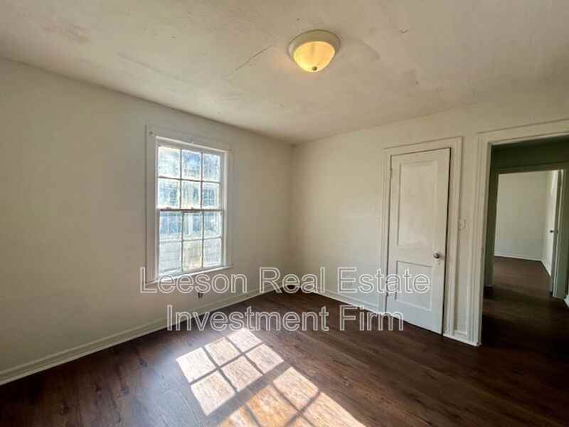 318 W 68th St - Photo 7 of 12