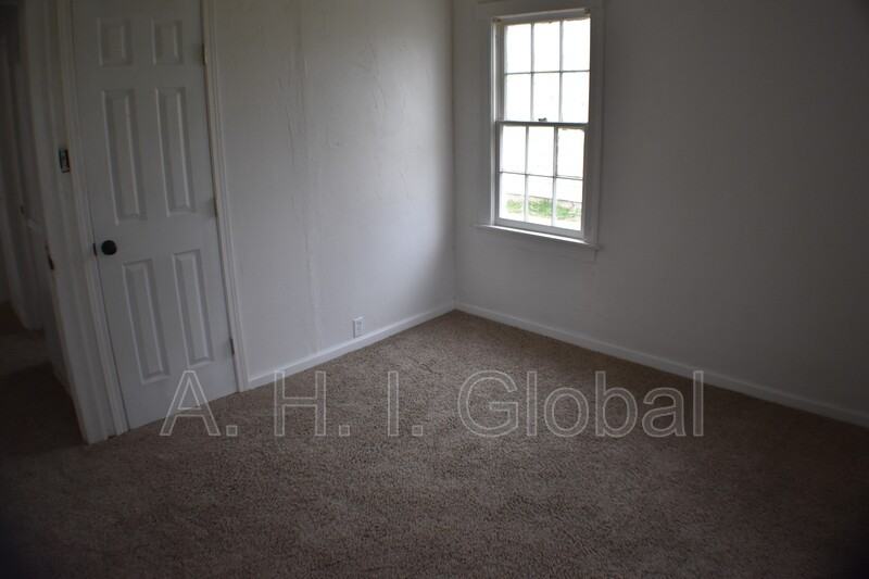 3806 S Taylor St - Photo 7 of 9