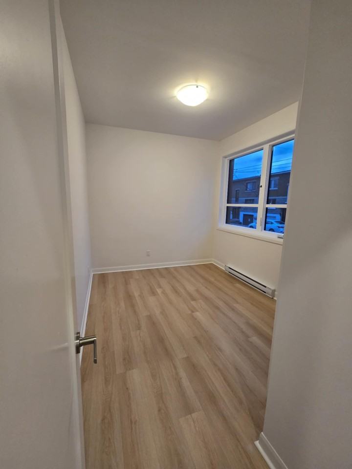 333 Rue de Beauharnois Ouest - Photo 6 of 9