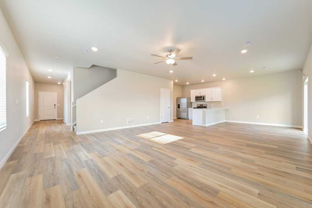 7412 Poudre St - Photo 4 of 17