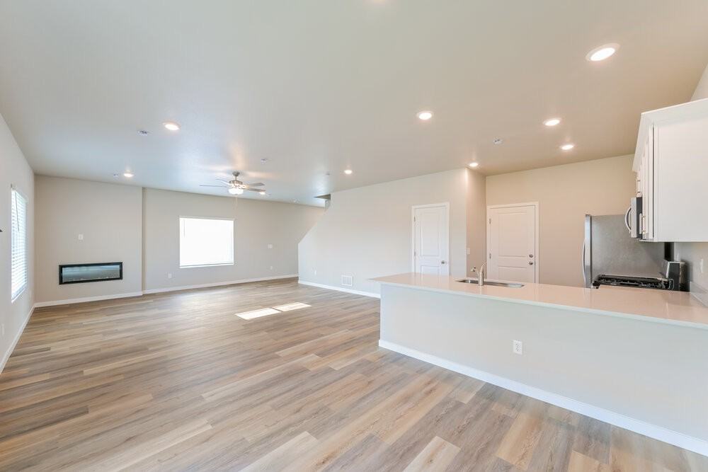 7412 Poudre St - Photo 6 of 17