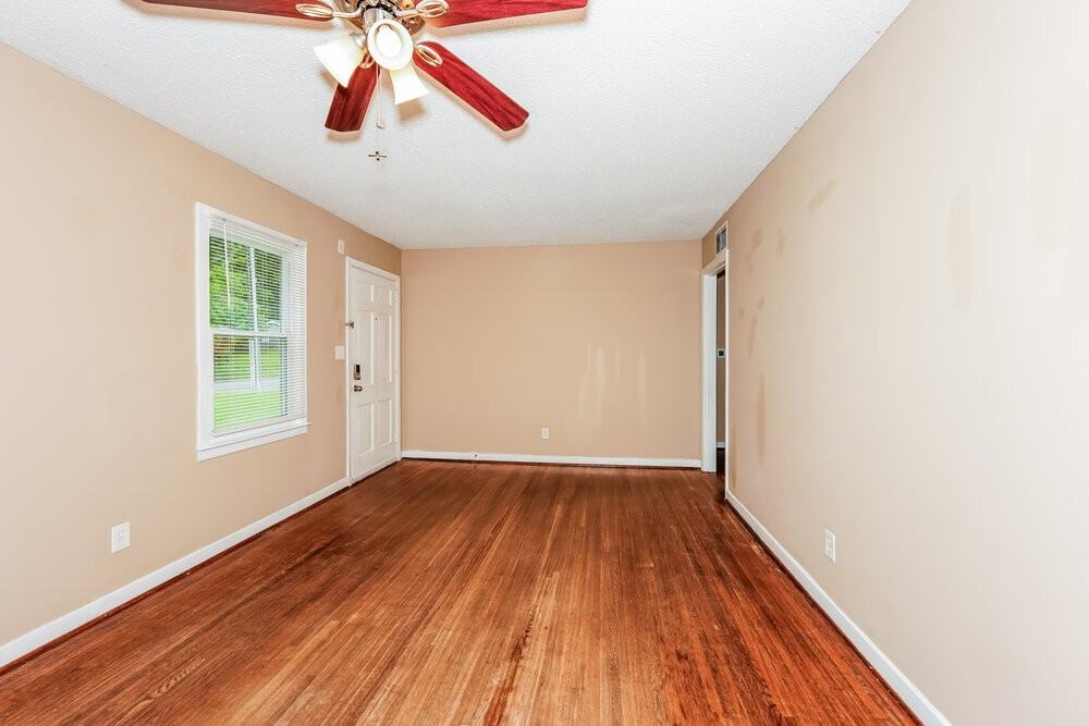 948 Edwards Lake Rd - Photo 5 of 16