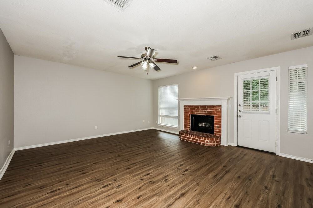3011 Renaissance Dr - Photo 4 of 17