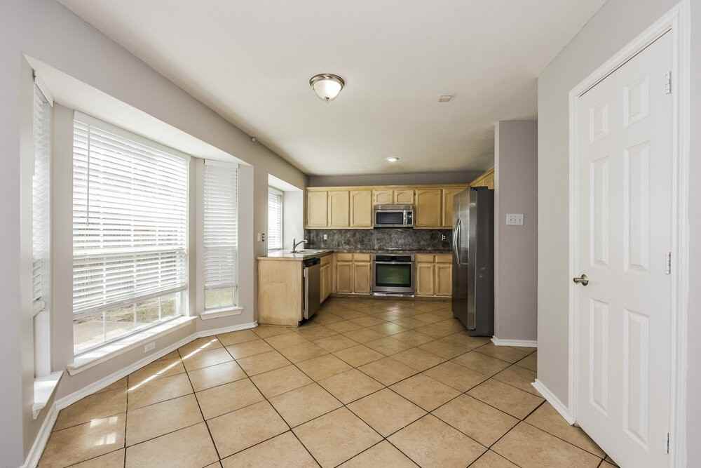 3011 Renaissance Dr - Photo 6 of 17