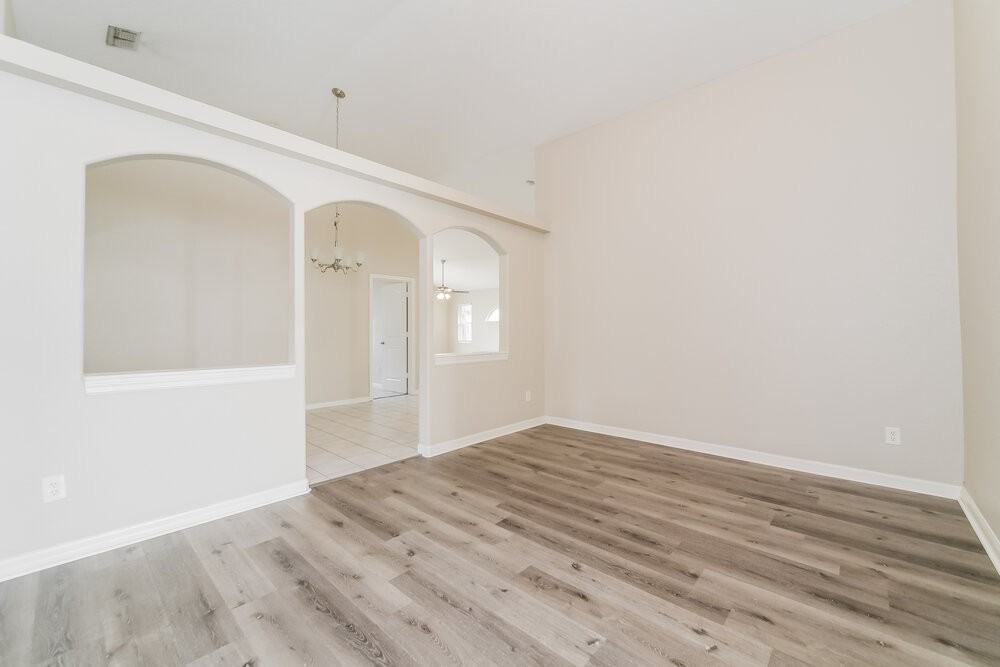 747 Citrus Cove Dr - Photo 4 of 16