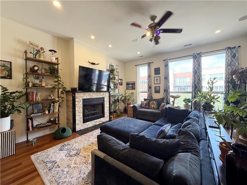 1735 N Western Ave #3R - Photo 2 of 18