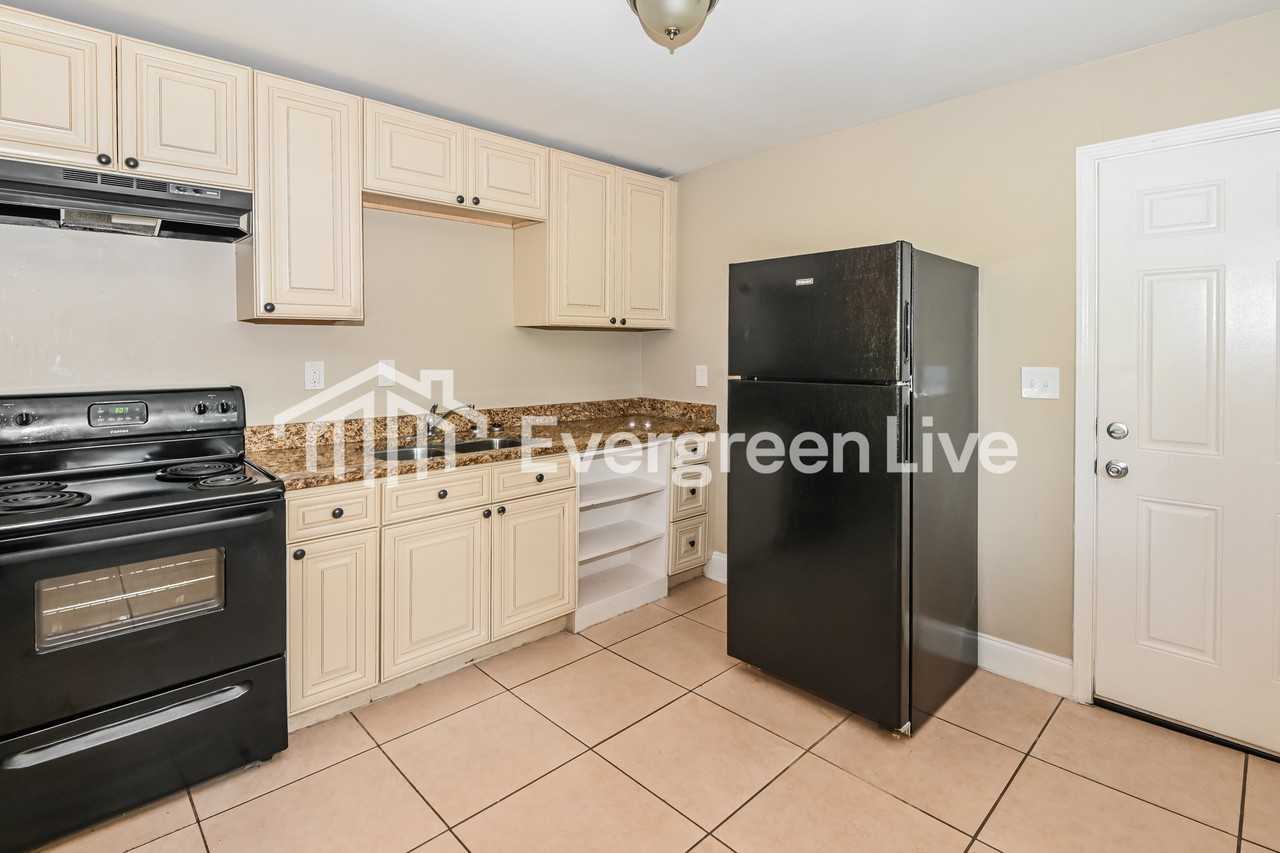 538 Wellingford St - Photo 3 of 15