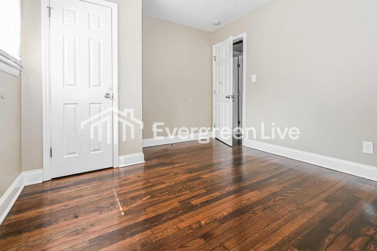 538 Wellingford St - Photo 5 of 15