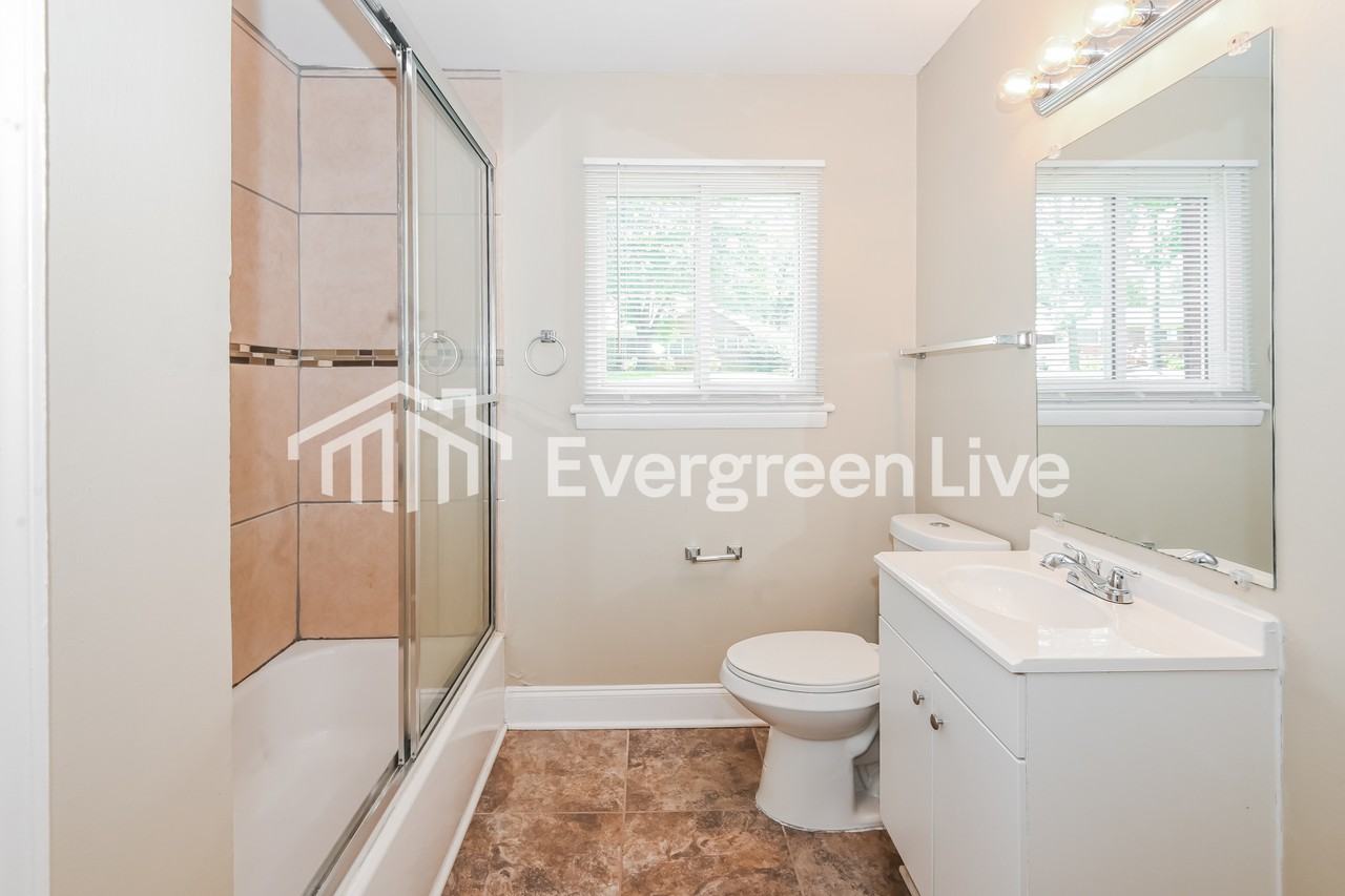 538 Wellingford St - Photo 6 of 15