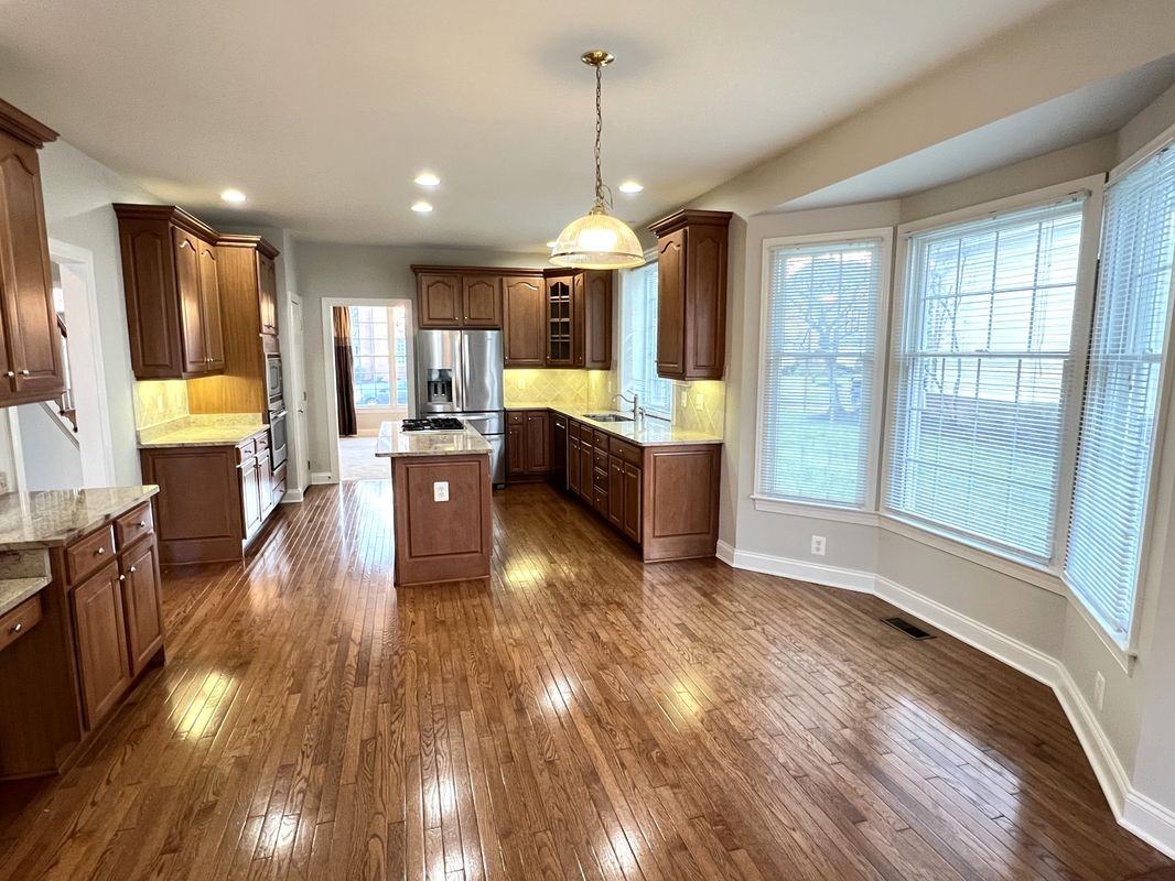 5920 Interlachen Ct - Photo 4 of 32