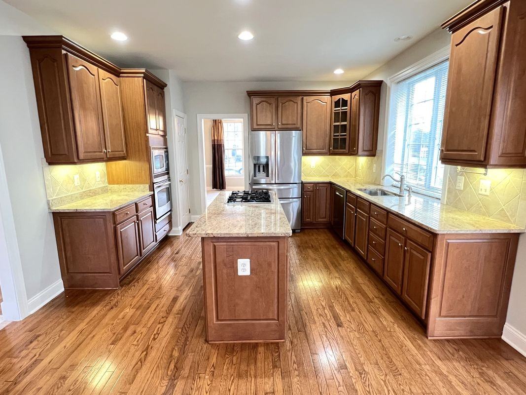 5920 Interlachen Ct - Photo 6 of 32