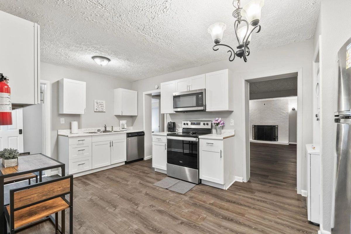 4731 E Castlewood Dr - Photo 3 of 3