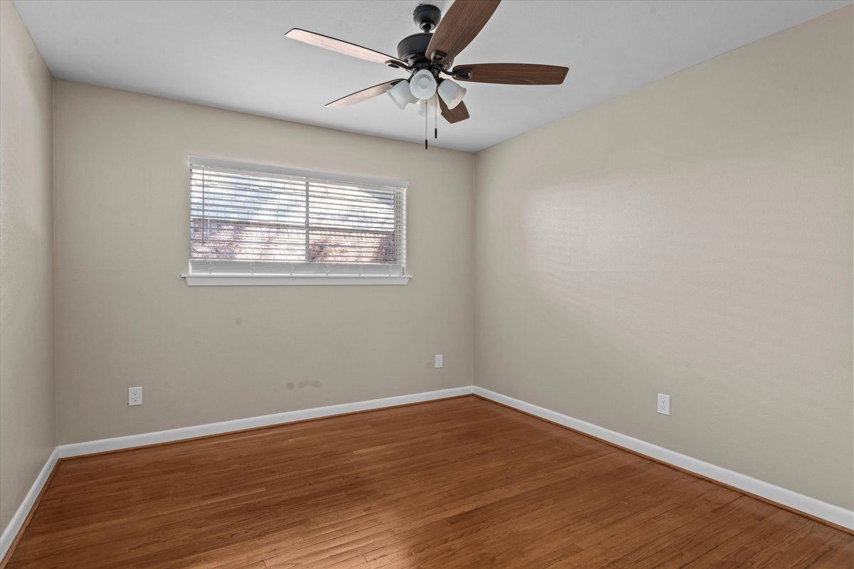 10030 Haddington Dr - Photo 6 of 21