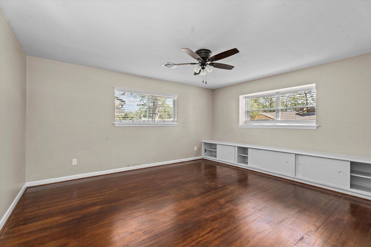 10030 Haddington Dr - Photo 7 of 21