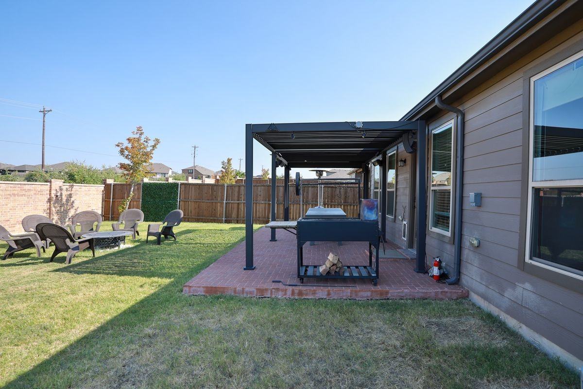 2412 Wheeler Ave - Photo 2 of 20