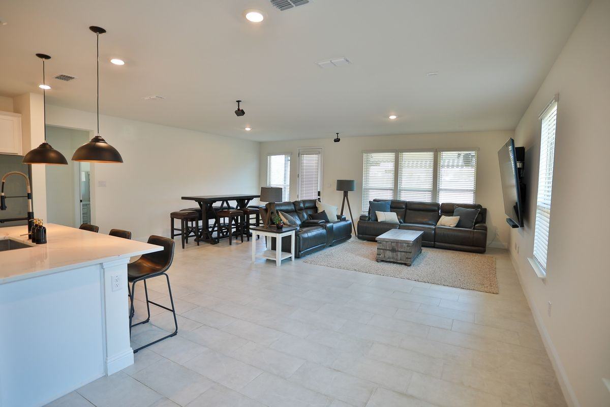 2412 Wheeler Ave - Photo 3 of 20