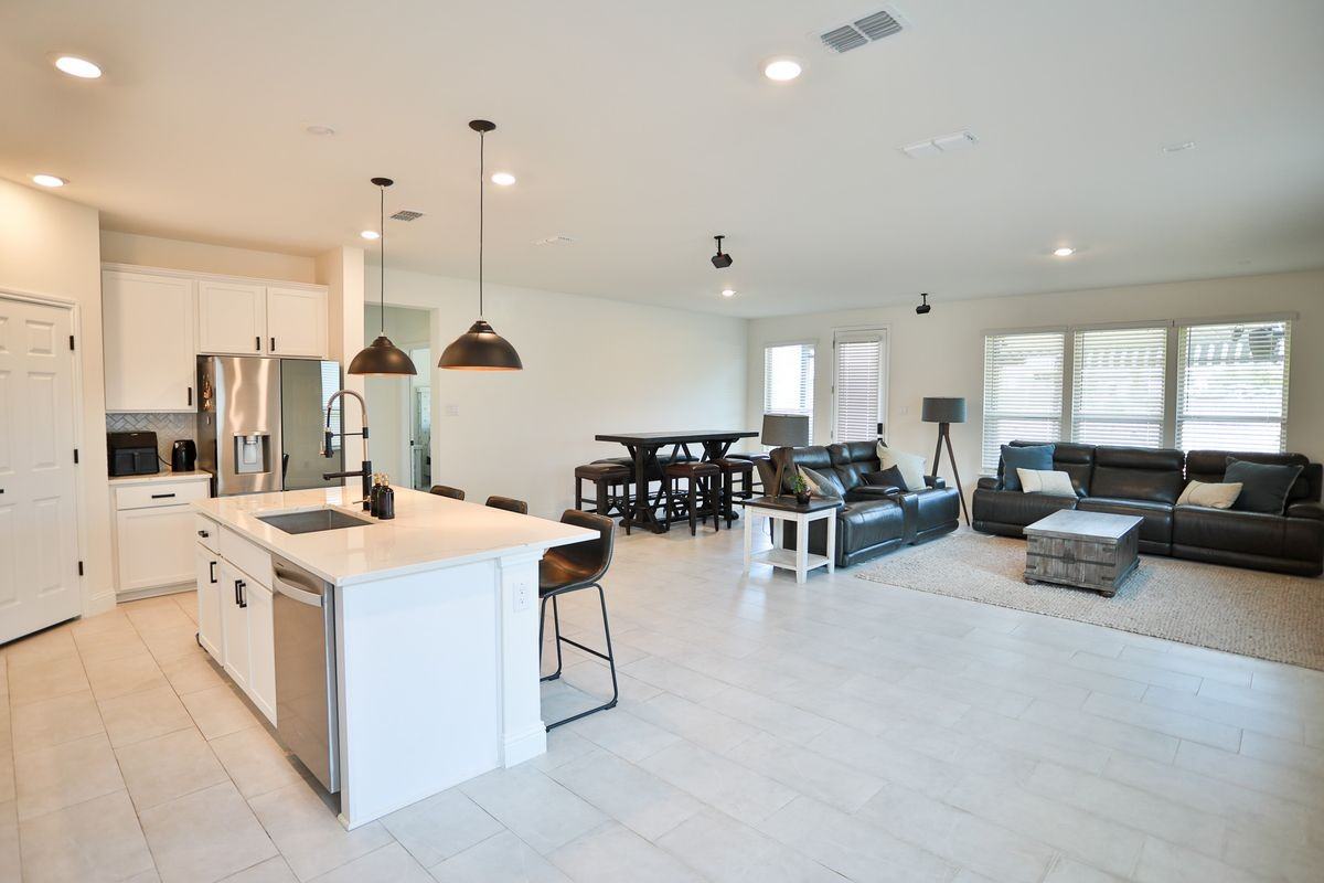 2412 Wheeler Ave - Photo 4 of 20