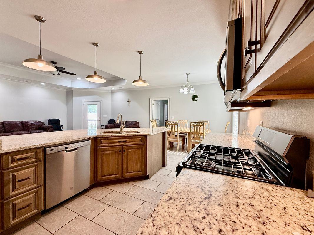 797 Thomas Ave - Photo 5 of 15