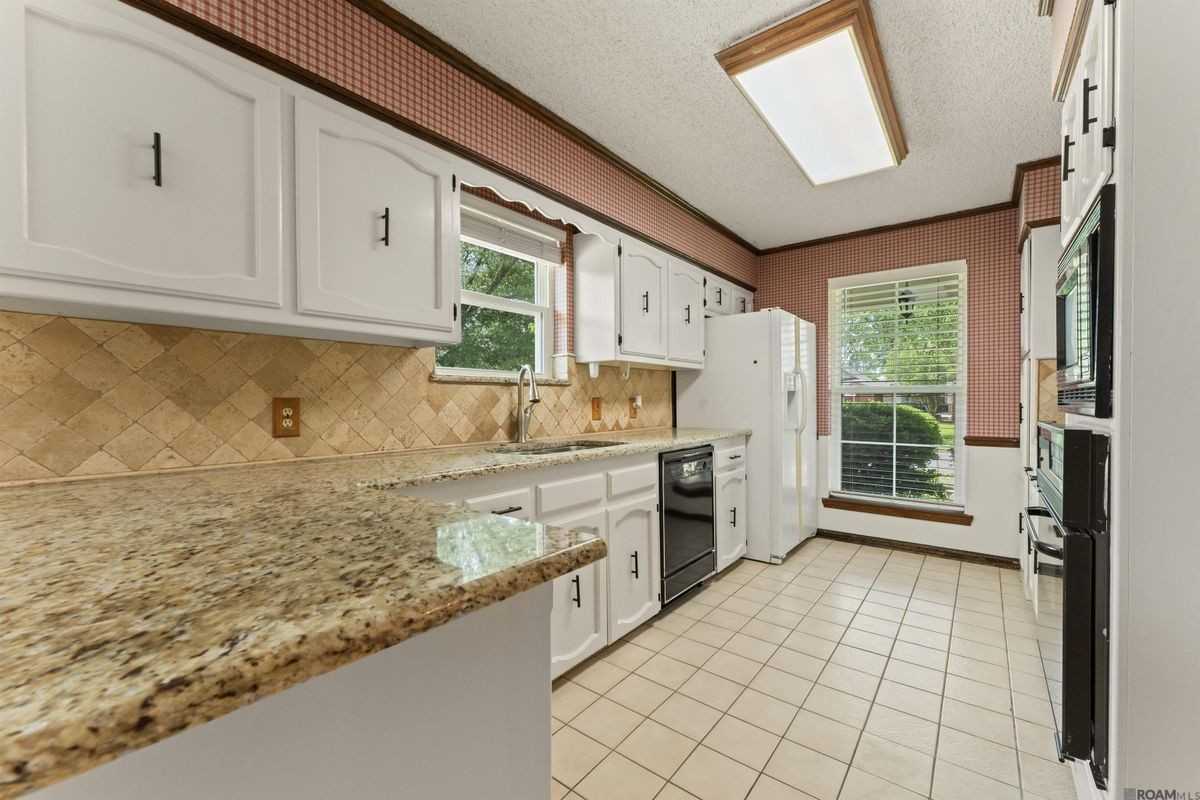 5431 Charing Way Ave - Photo 5 of 15