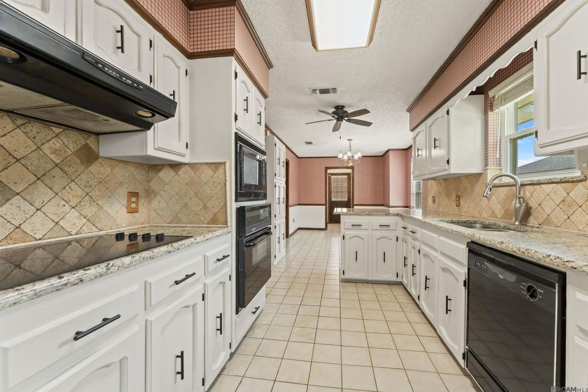 5431 Charing Way Ave - Photo 6 of 15