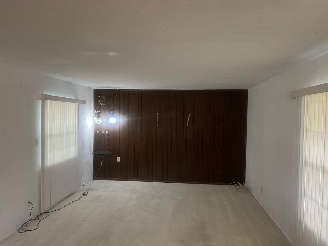 543 Flores St - Photo 2 of 3
