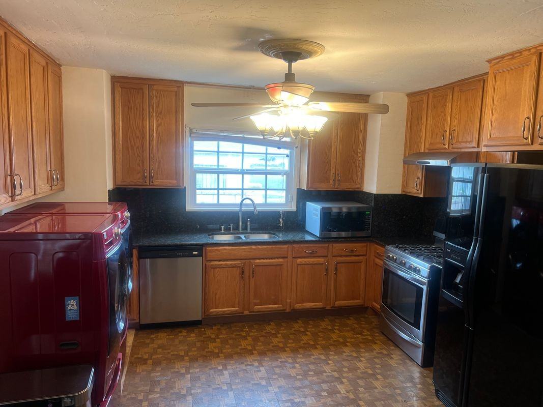 543 Flores St - Photo 3 of 3