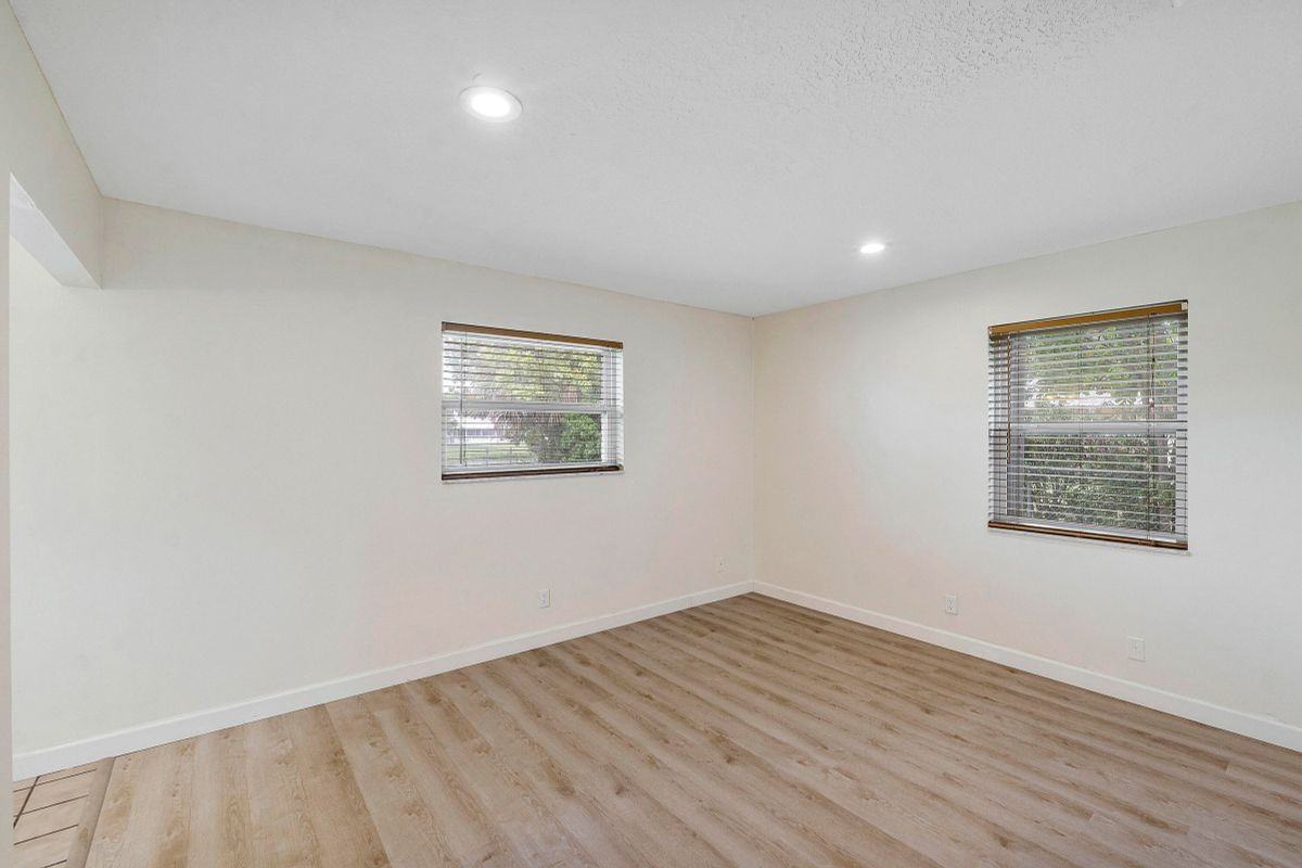 8095 Saint John Ave W - Photo 7 of 17
