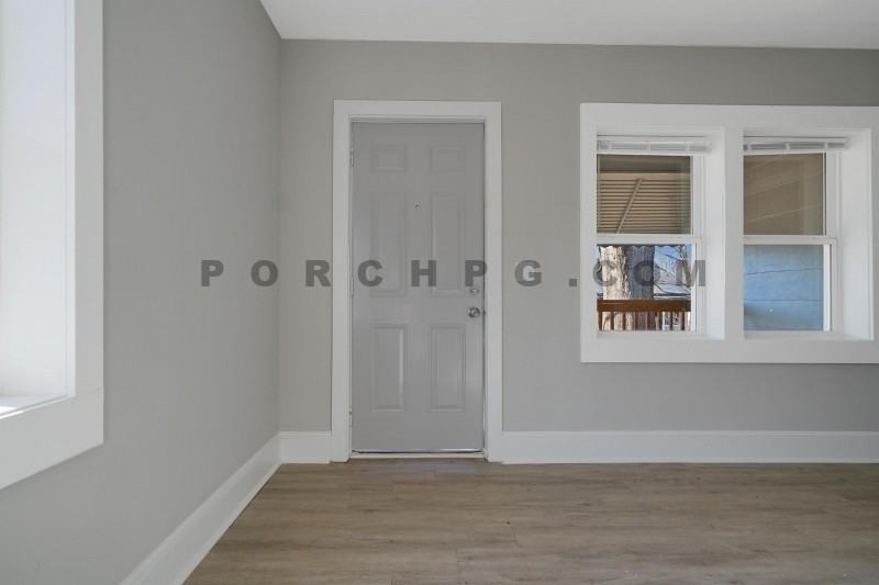 907 Maple Ave. SE #1 - Photo 3 of 16