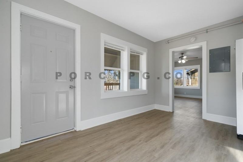 907 Maple Ave. SE #1 - Photo 4 of 16