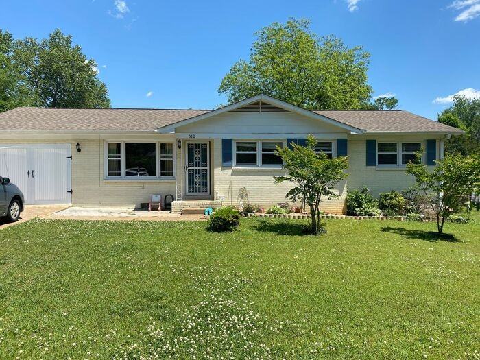 512 Clift Dr