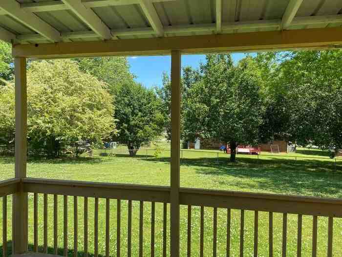 512 Clift Dr - Photo 2 of 17
