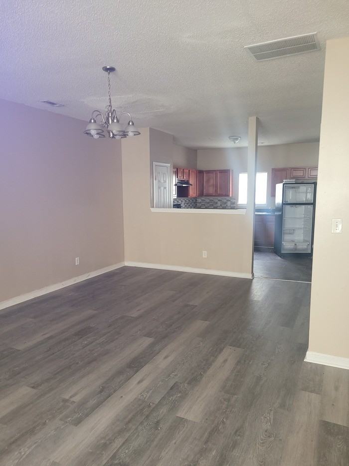 7299 Bridlewood Ct - Photo 3 of 15