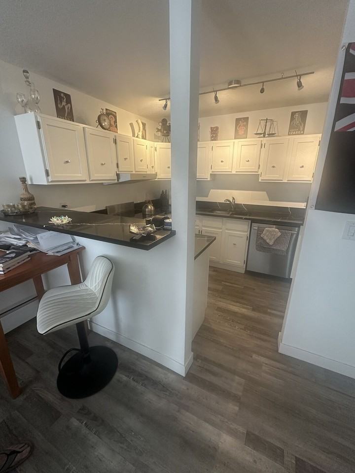 821 - 821 3 Ave Sw - Photo 2 of 11