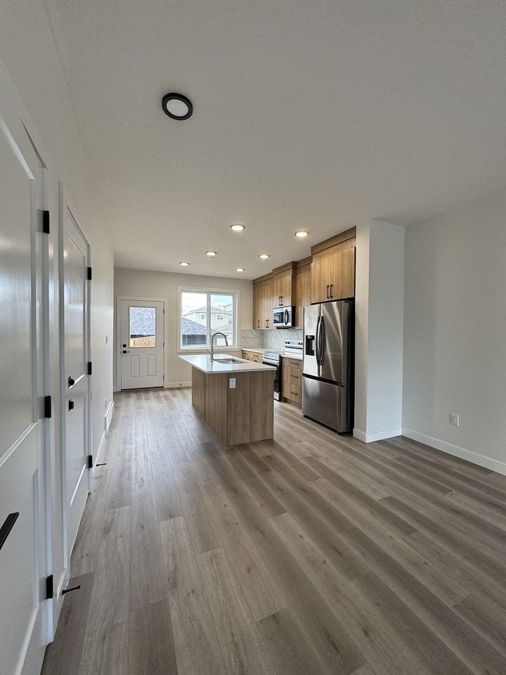 184 Starling Way - Photo 3 of 11