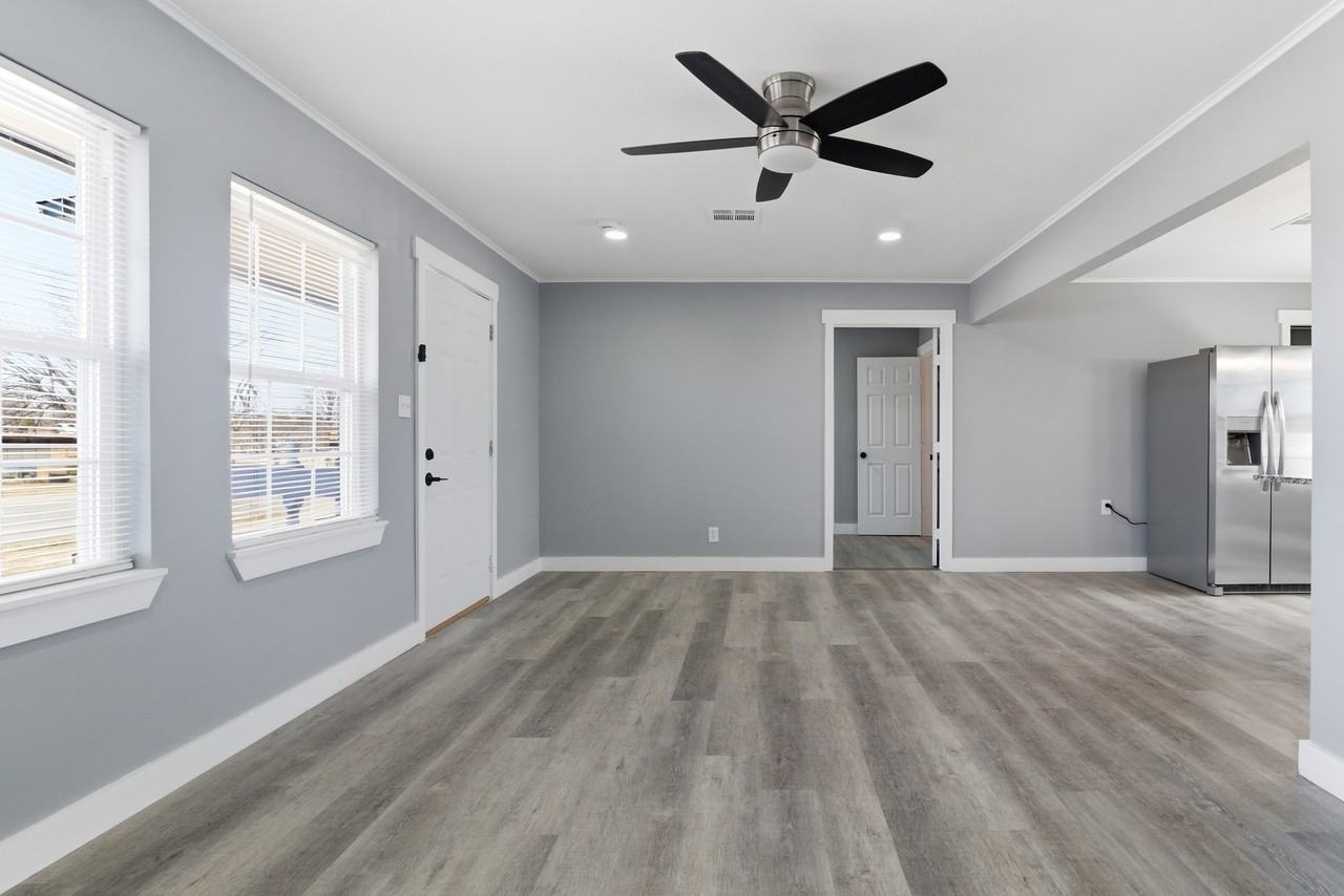 1717 N Harvard Ave #NA - Photo 3 of 7